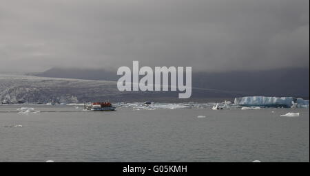 Eisberge in Jökulsárlón. Gletscherlagune Jökulsárlón ist eine Lagune gebildet vor den Gletscher Breiðamerkurjökull Sou Stockfoto