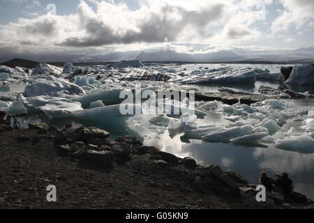 Eisberge in Jökulsárlón. Gletscherlagune Jökulsárlón ist eine Lagune gebildet vor den Gletscher Breiðamerkurjökull Sou Stockfoto