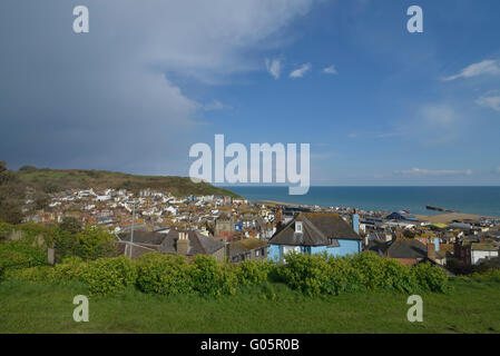 Gewitterhimmel über Hastings Altstadt. Sussex. England. UK Stockfoto