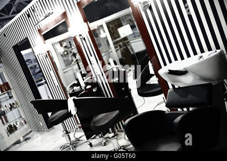 Innere des Luxus moderner Friseursalon in pi Stockfoto