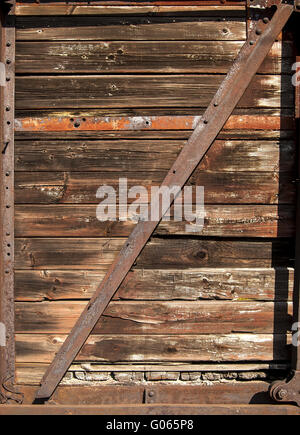 Alte Eisenbahn braun Holzwagen Seitentür als backgr Stockfoto