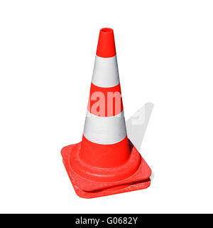 Rot gestreifte Warnung Straßenkegel isoliert auf weißem Hintergrund mit grauen Schatten Stockfoto