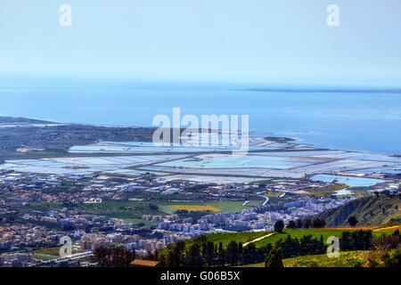 Salinen von Trapani von oben, Erice; Nubien; Trapani; Sizilien; Italien; Stockfoto