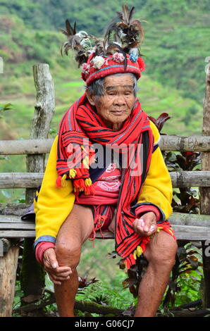 Porträt von einem Ifugao älteren Mann Tracht in Banaue Stockfoto