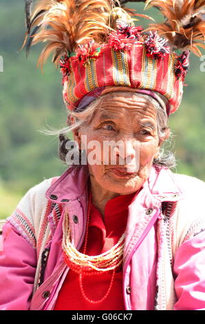 Porträt einer Ifugao ältere Frau Tracht in Banaue Stockfoto