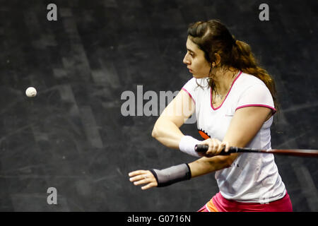 Kuala Lumpur, Malaysia. 29. April 2016. Ägyptens Nour El Sherbini wird face-off mit Laura Massaro in das Finale der Frauen World Championships 2016 in Kuala Lumpur, Malaysia. Bildnachweis: Danny Chan/Alamy Live-Nachrichten. Stockfoto