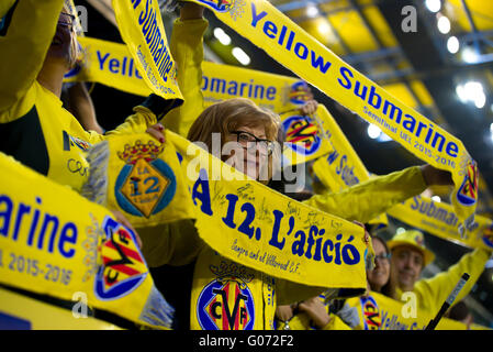 Villarreal, Spanien. 28. April 2016. Fans bei der Europa-League-Halbfinale Spiel zwischen Villarreal CF und FC Liverpool im Stadion El Madrigal am 28. April 2016 in Villarreal, Spanien. Bildnachweis: Christian Bertrand/Alamy Live-Nachrichten Stockfoto