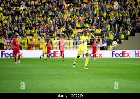 Villarreal, Spanien. 28. April 2016. Eric Bailly spielt in der Champions League Halbfinale zwischen Villarreal CF und FC Liverpool im Stadion El Madrigal am 28. April 2016 in Villarreal, Spanien. Bildnachweis: Christian Bertrand/Alamy Live-Nachrichten Stockfoto