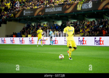 Villarreal, Spanien. 28. April 2016. Eric Bailly spielt in der Champions League Halbfinale zwischen Villarreal CF und FC Liverpool im Stadion El Madrigal am 28. April 2016 in Villarreal, Spanien. Bildnachweis: Christian Bertrand/Alamy Live-Nachrichten Stockfoto