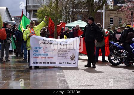 Manchester, UK. 30. April 2016. In allen Heiligen Park treffen sich Hunderte von Gewerkschafterinnen und Gewerkschafter, AktivistInnen und Aktivisten zu einer Kundgebung vor dem marschieren Sackville Gardens, wo viele Aktivitäten in der Mechanics Institute stattfinden werden, mit Redner, darunter Arthur Scargill, ehemalige NUM-Präsident und Christine Blower aus der Nuss. Bildnachweis: John Fryer/Alamy Live-Nachrichten Stockfoto