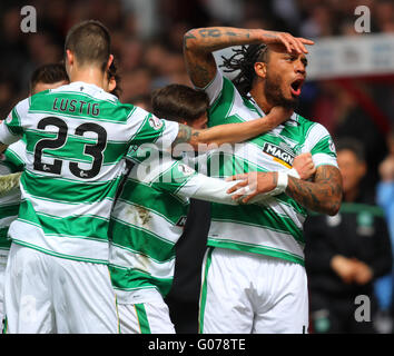 Tynecastle, Edinburgh, Schottland. 30. April 2016. Scottish Premier League. Herzen gegen Celtic. Colin Kazim-Richards feiert seinen Führungstreffer in der 17. Minute Kredit: Action Plus Sport/Alamy Live News Stockfoto