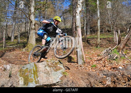 Mountain Bike Teilnehmer bei Dunkeld Enduro Mountain Bike Event, Dunkeld 2016 Stockfoto