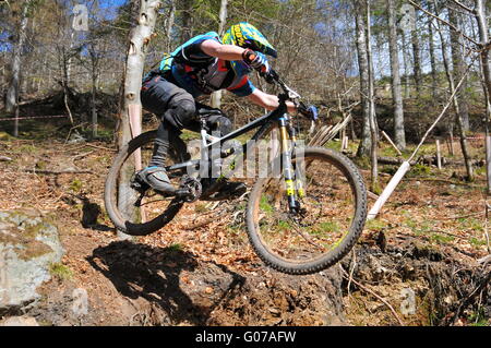 Mountain Bike Teilnehmer bei Dunkeld Enduro Mountain Bike Event, Dunkeld 2016 Stockfoto