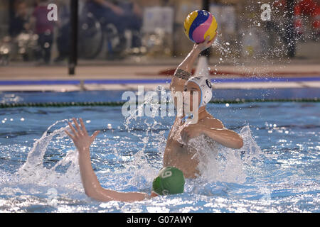 Brescia, ITA. 30. April 2016. Valerio Rizzo AN Brescia in Aktion während des Spiels LEN Euro-Cup-Finale zwischen AN Brescia und Sintez Kazan Credit: Richard Morgano/Alamy Live News Stockfoto