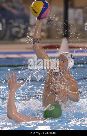 Brescia, ITA. 30. April 2016. Valerio Rizzo AN Brescia in Aktion während des Spiels LEN Euro-Cup-Finale zwischen AN Brescia und Sintez Kazan Credit: Richard Morgano/Alamy Live News Stockfoto