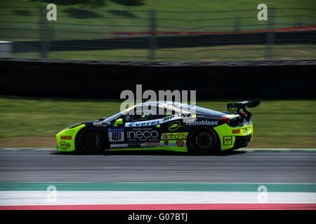 Rennen in Mugello Track, Italien. 30. April 2016. Erich Prinoth, Ferrari 458 Evo, nimmt Teil an der Shell-Cup des Ferrari Challenge Mugello. Er gewinnt den Cup. Leonardo Papera/Alamy Live-Nachrichten Stockfoto