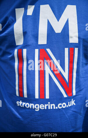Nord-London, 30. April 2016 - Kampagne T-shirt. Aktivisten für Großbritannien stärker In Europa in Harringay, North London. Bildnachweis: Dinendra Haria/Alamy Live-Nachrichten Stockfoto