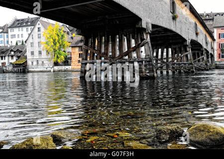 Historische Brücke mit der Stadt Diessenhofen, Schweiz Stockfoto