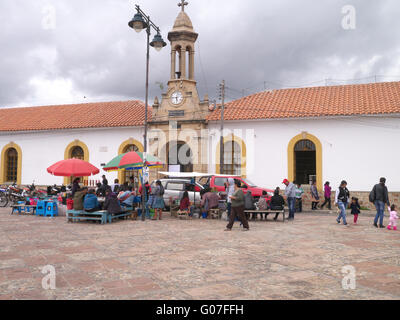 Pedro de Anzares Platz Plaza in Sucre, Bolivien vor Schule und Markt Stockfoto