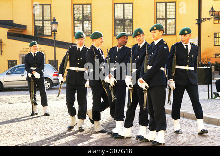 STOCKHOLM, Schweden - 1. Juli: Warten Soldaten der Garde-Zeremonie in Stockholm, Schweden Stockfoto