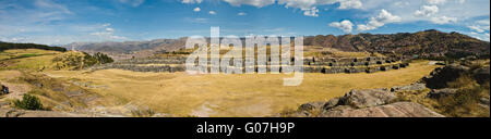 Sacsayhuaman über Cusco Panorama mit großen Wolke Stockfoto