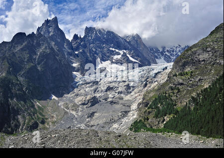 Rückzug der Gletscher im Juli 2009 im Mont Blanc-Massiv aus dem Val Veny Tal zeigt Moränen- und polierten Grundgestein gesehen Stockfoto