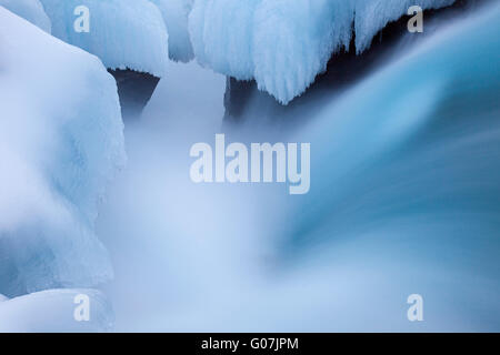 Hlauptungufoss-Wasserfall am Fluss Bruara im Winter, Suedland, Island Stockfoto