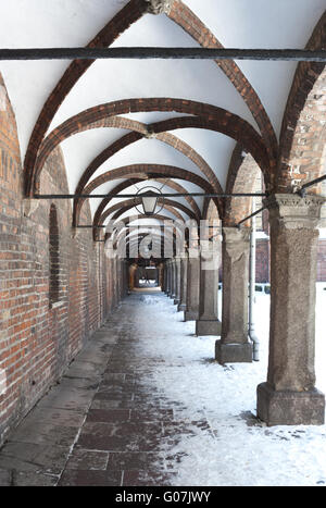 Arkaden am historischen Rathaus von Lübeck Stockfoto