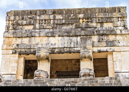 Detail an Spitze der Tempel der Jaguare Chichen Itza mich Stockfoto