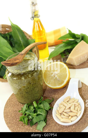 Bärlauch-pesto Stockfoto