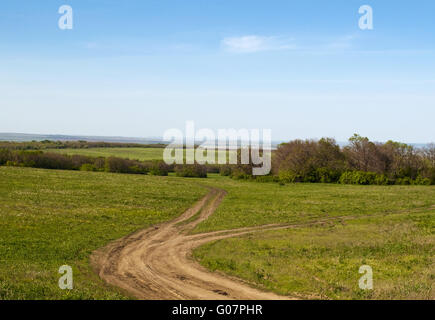 Landstraße, die durch Bereich Stockfoto