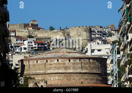 Rotunde Römerzeit Denkmal, Turm Wände des Trigonio (Mitte), Yedikule (Heptapyrgion) Festung in Ano Poli Bezirk der Ferne. Wurde, GR Stockfoto