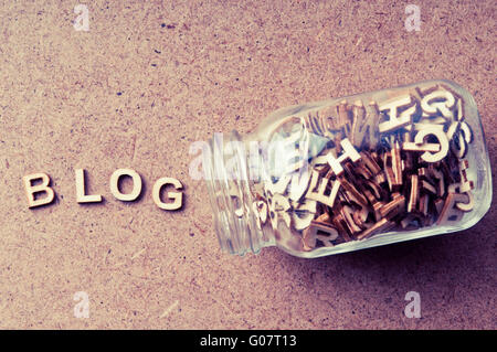 Wort Blog mit Buchstaben aus einer Flasche gebildet - blog Konzept Stockfoto