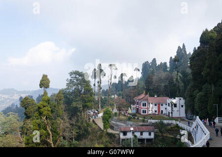 Blick auf den japanischen Tempel von Friedenspagode in Darjeeling, Westbengalen, Indien Stockfoto