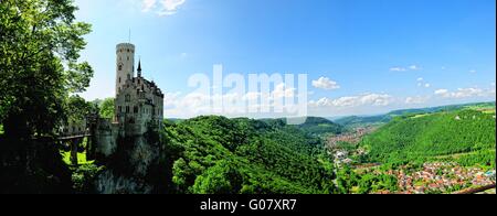 Schloss Lichtenstein und die Schwäbische Alb-Deutschland Stockfoto