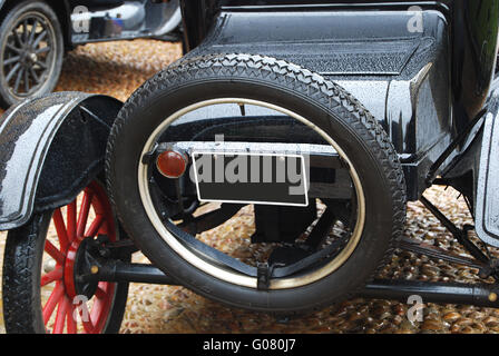 Schwarze Retro-Auto hinten, Reserverad closeup Stockfoto