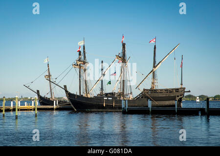 Repliken von Christopher Columbus' Schiffe, Nina und Pinta in Ft angedockt. Myers, Florida, USA Stockfoto