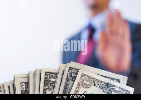 Geschäftsmann weigert sich, Geld - erhalten keine Bestechung und Korruption Konzept Stockfoto