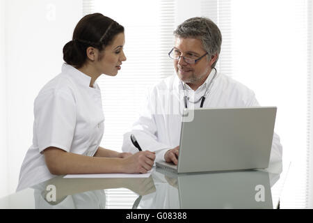 Arzt und Krankenschwester Stockfoto