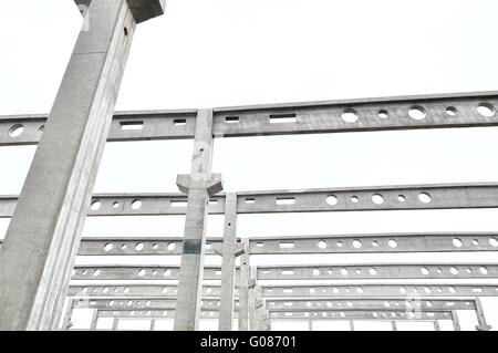 Hallenbau mit vorgespannter Betonbalken Stockfoto