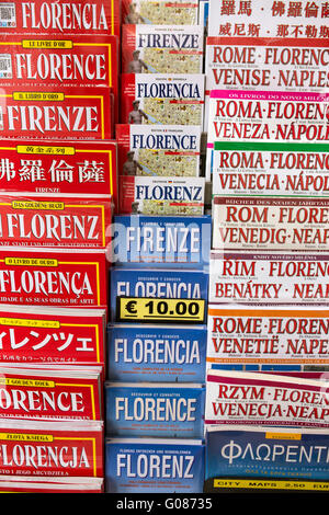 Florenz, Italien - 16. September 2015: Florenz Karten und Reiseführern zu verkaufen in Florenz, Italien Stockfoto