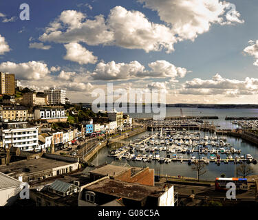 GB - DEVON: Torquay Inner Harbour und Stadt (Englische Riviera) Stockfoto