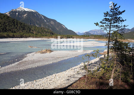 Wilde Flusslandschaft der Tiroler Lech, Österreich Stockfoto