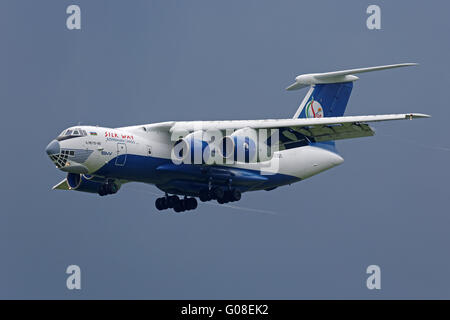 Iljuschin Il-76TD-90SW Seide Weg Stockfoto