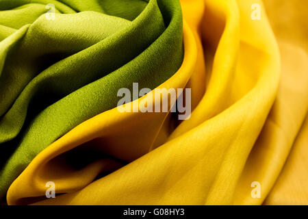 Goldene und grüne satin Textil Hintergrund (Nahaufnahme) Stockfoto
