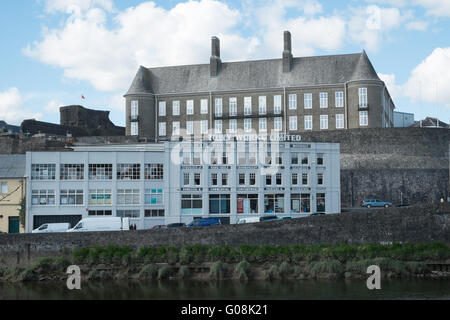 Carmarthenshire County Council Building, Towy Werke und Fluss Towy, Carmarthen Town,Carmarthenshire,Wales,U.K. Stockfoto