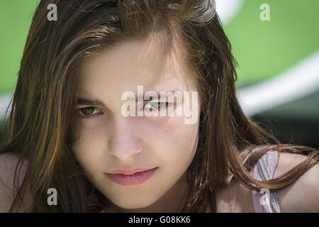 Closeup Portrait eines Mädchens traurig, wütend Stockfoto