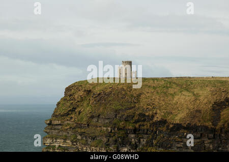 O'Briens Tower an Klippen von Moher - Irland Stockfoto