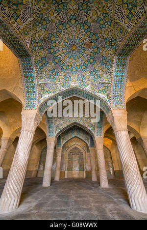 Schöne Säulen in Vakil Moschee, Shiraz, Iran Stockfoto