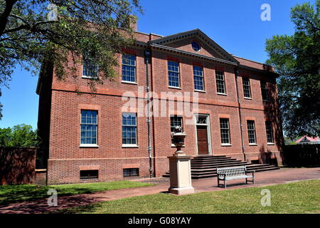 New Bern, North Carolina: The South Front von 1770 Georgisch-Ära Tryon Palace vom hinteren Garten aus gesehen Stockfoto